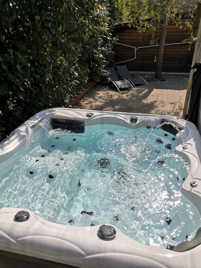 O Rethel Jacuzzi, Gite Ardennes Eksteriør billede